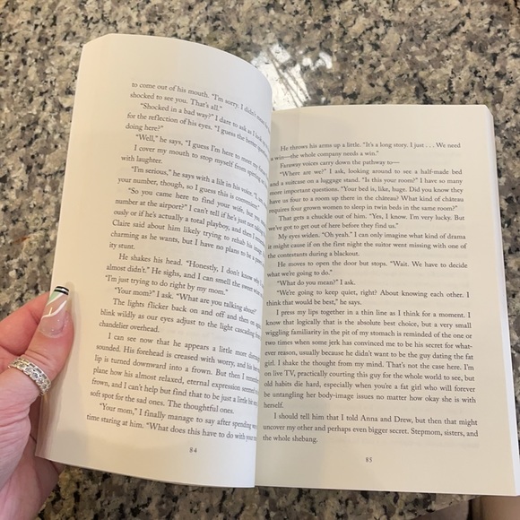 NWT BOOK IF THE SHOW FITS BY JULIE MURPHY - Picture 3 of 4